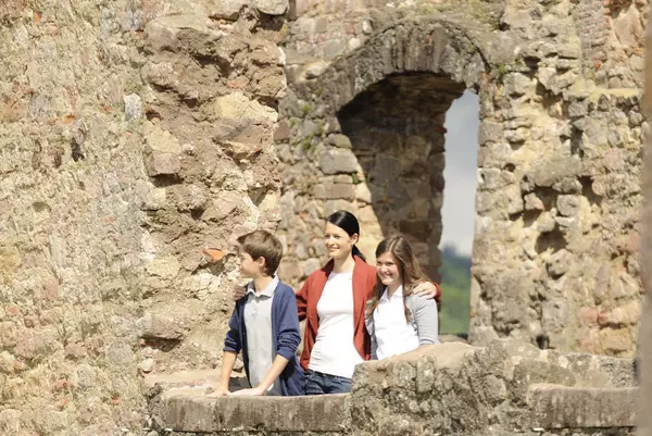 Besucher der Hochburg bei Emmendingen